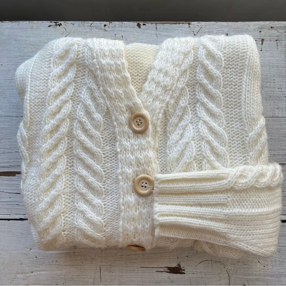 Vintage Fantastik Cream Cable Knit Cardigan with Wooden Buttons - Picture 4 of 15